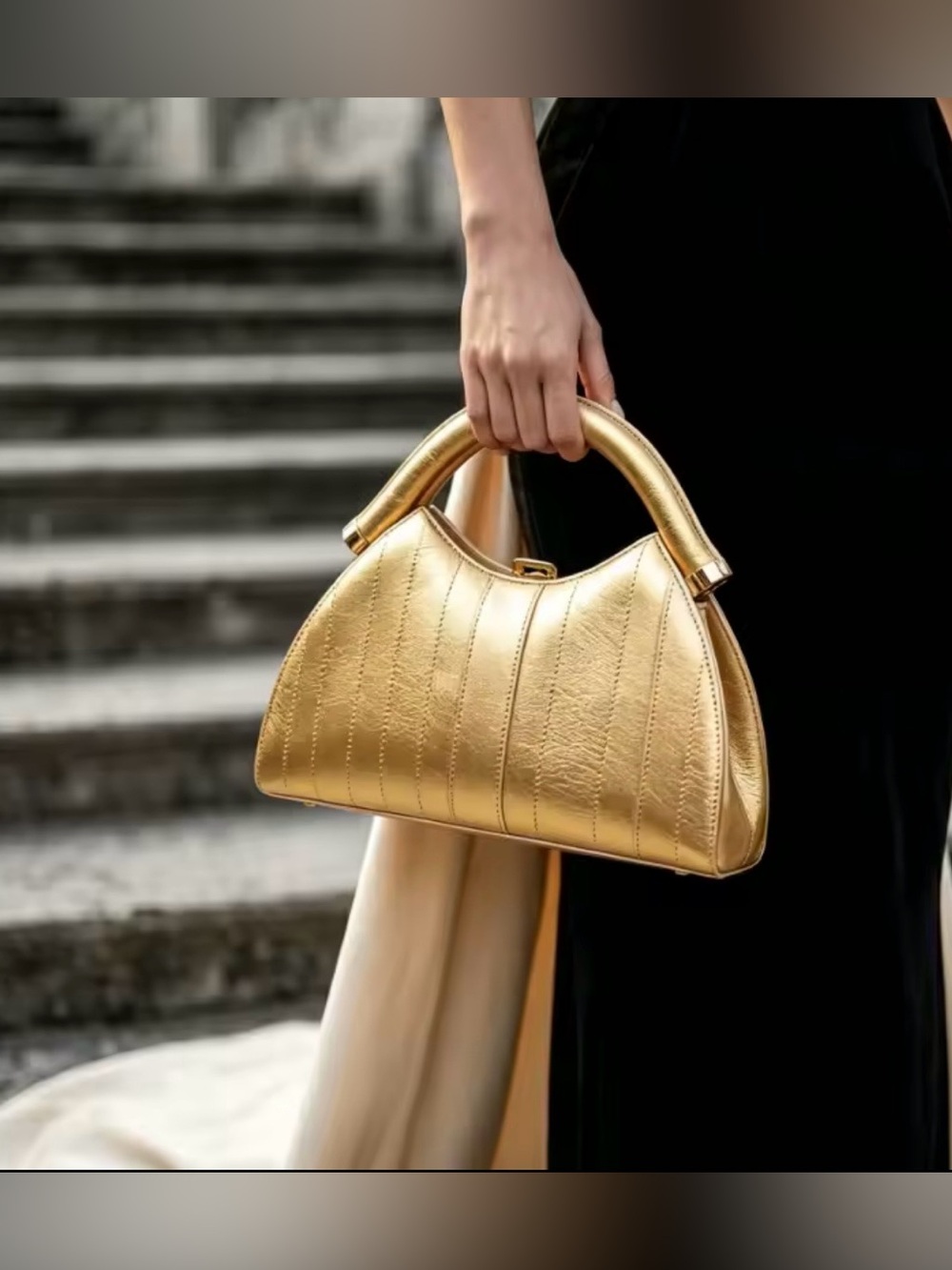 Elegant Gold Top-Handle Womenโs Handbag